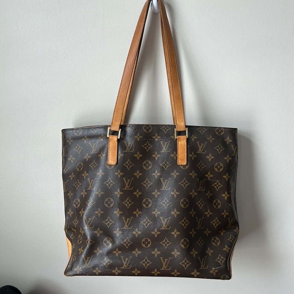 Classic Louis Vuitton tote. Hasn’t been used in 5 years!